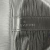 Sac cabas Louis Vuitton petit Noé petit modèle en cuir épi noir - Detail D4 thumbnail