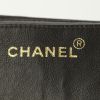 Bolso de mano Chanel Timeless jumbo en cuero acolchado marrón - Detail D3 thumbnail