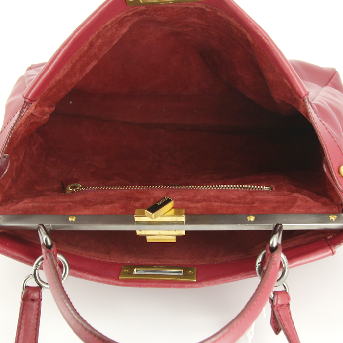 Sac à main Fendi Peekaboo en cuir rouge - Detail D3
