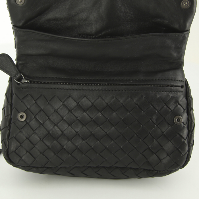 Bolso bandolera Bottega Veneta en cuero intrecciato negro - Detail D3