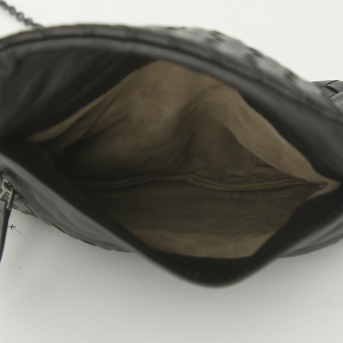 Bolso bandolera Bottega Veneta en cuero intrecciato negro - Detail D4
