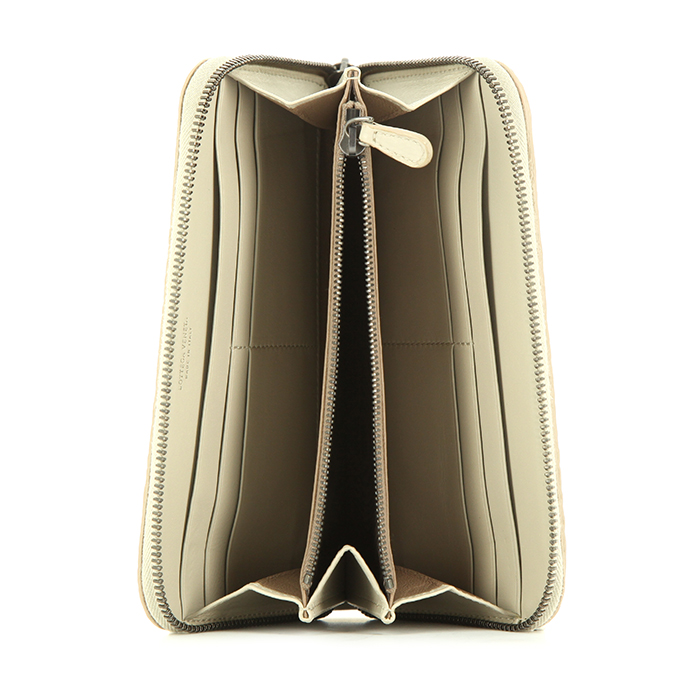 Billetera Bottega Veneta Portefeuille zippé en cuero granulado dorado y beige crudo y cuero trenzado - Detail D2