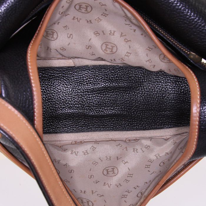Hermes Nouméa handbag in black and gold Fjord leather - Detail D2