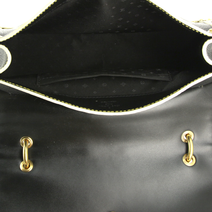 Sac à main Louis Vuitton Talentueux en cuir suhali noir - Detail D2