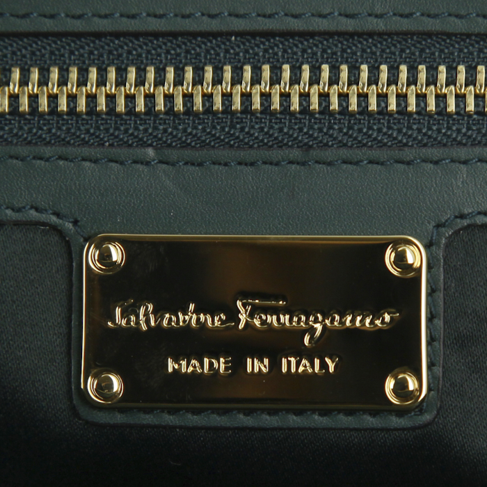 Sac bandoulière Salvatore Ferragamo Fiamma grand modèle en cuir vert-sapin - Detail D4