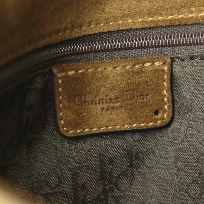 Bolso bandolera Dior Saddle en ante marrón chocolate, color camel y beige y piel de potro beige - Detail D3