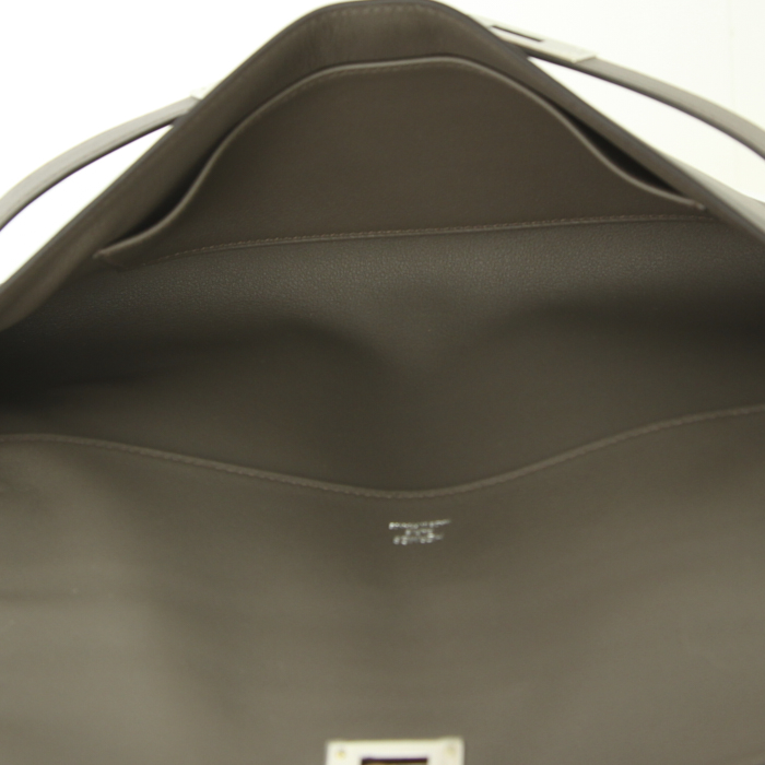 Hermes pouch Kelly Cut in grey Swift leather - Detail D2