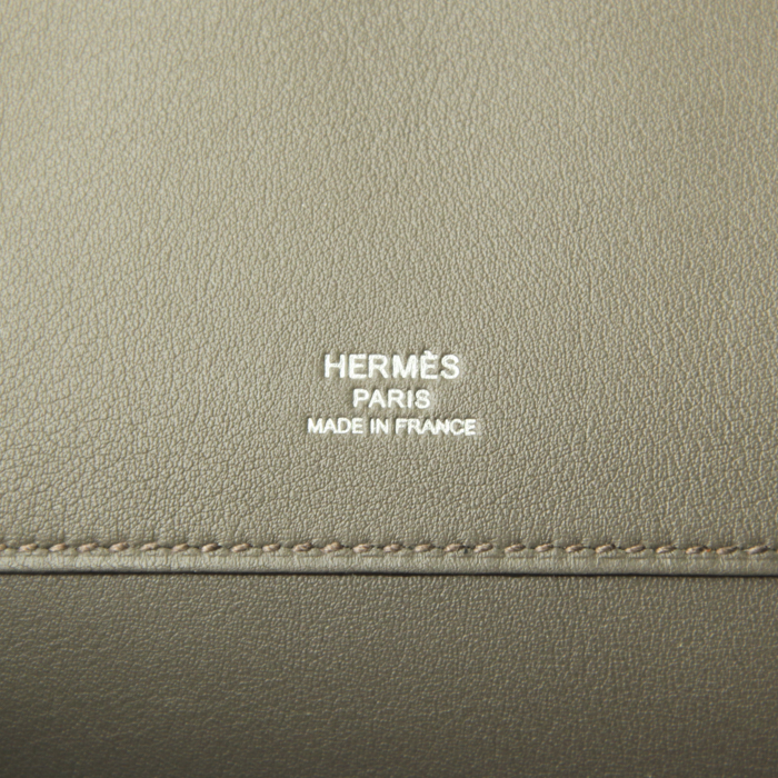Hermes pouch Kelly Cut in grey Swift leather - Detail D3