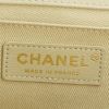 Sac bandoulière Chanel Boy en cuir matelassé beige nougat - Detail D4 thumbnail