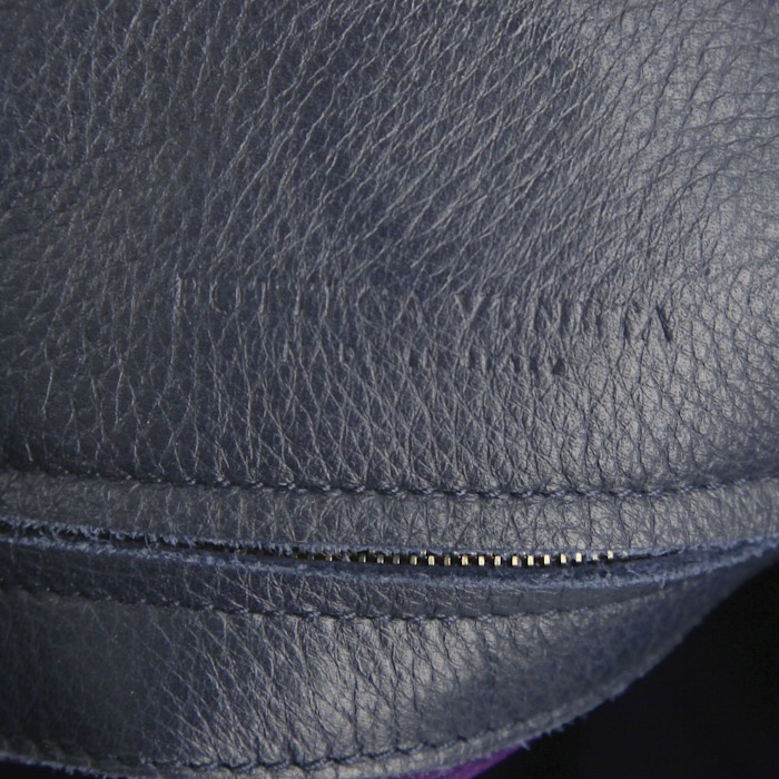 Sac porté épaule ou main Bottega Veneta en cuir grainé bleu-foncé - Detail D3