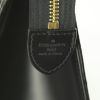 Bolso de mano Louis Vuitton Triangle en cuero Epi negro - Detail D3 thumbnail