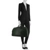 Bolsa de viaje Louis Vuitton Kendall en cuero taiga verde pino - Detail D1 thumbnail