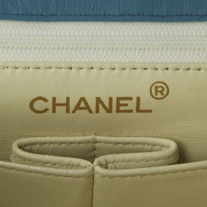 Sac à main Chanel Timeless en cuir matelassé turquoise - Detail D3