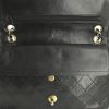 Sac à main Chanel Timeless en cuir matelassé noir - Detail D4 thumbnail