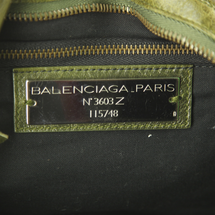 Sac à main Balenciaga Classic City en cuir vert-olive - Detail D4