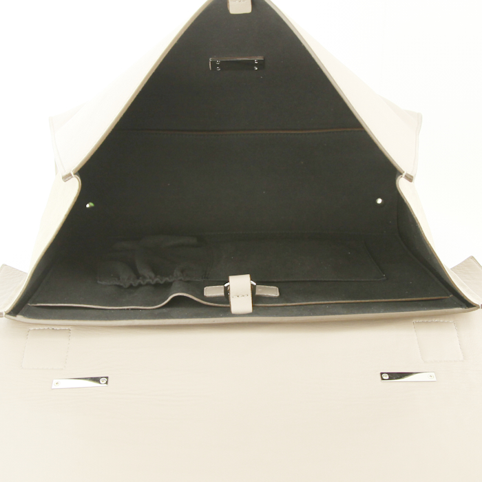 Sac à main Givenchy en cuir beige - Detail D3