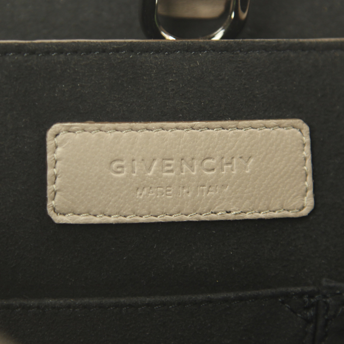Givenchy handbag in beige leather - Detail D4