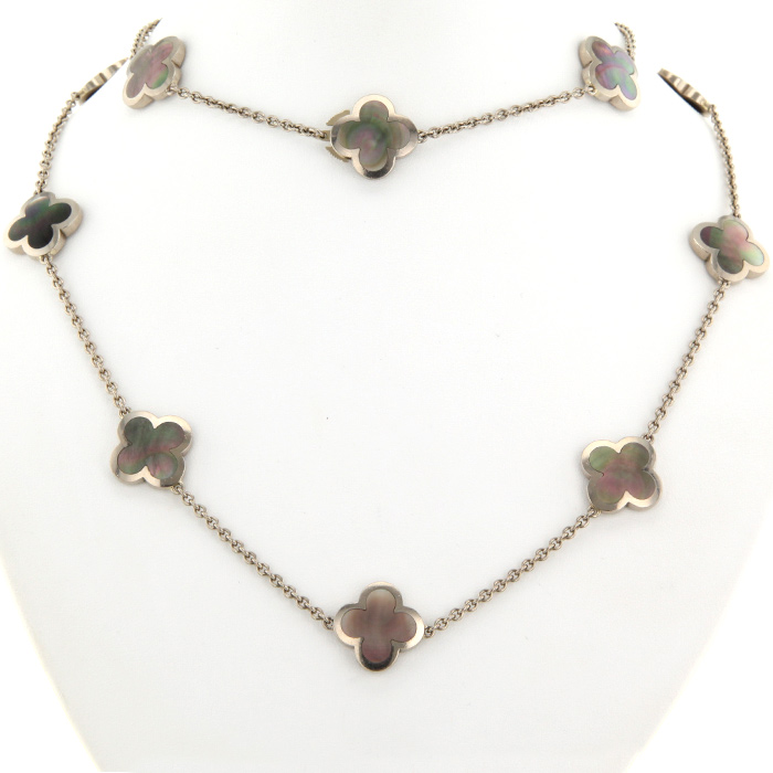 Van Cleef
Arpels Pure Alhambra long necklace in white gold and mother of pearl - Detail D2
