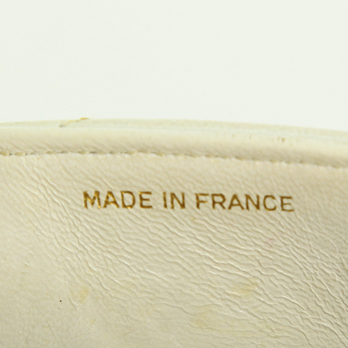 Chanel Timeless handbag in white quilted leather and black canvas - Detail D5