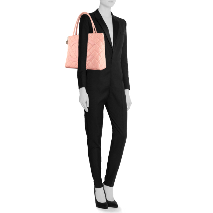 Chanel handbag in pink quilted grained leather - Detail D1