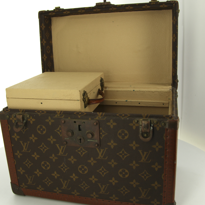 Louis Vuitton Vanity Boîte à Pharmacie case in monogram canvas and leather - Detail D2