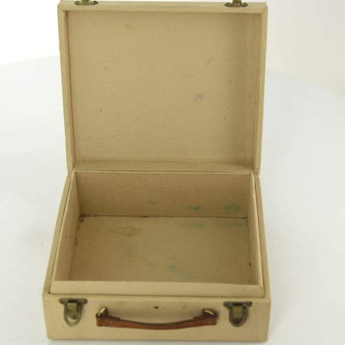 Louis Vuitton Vanity Boîte à Pharmacie in monogram canvas and leather - Detail D4