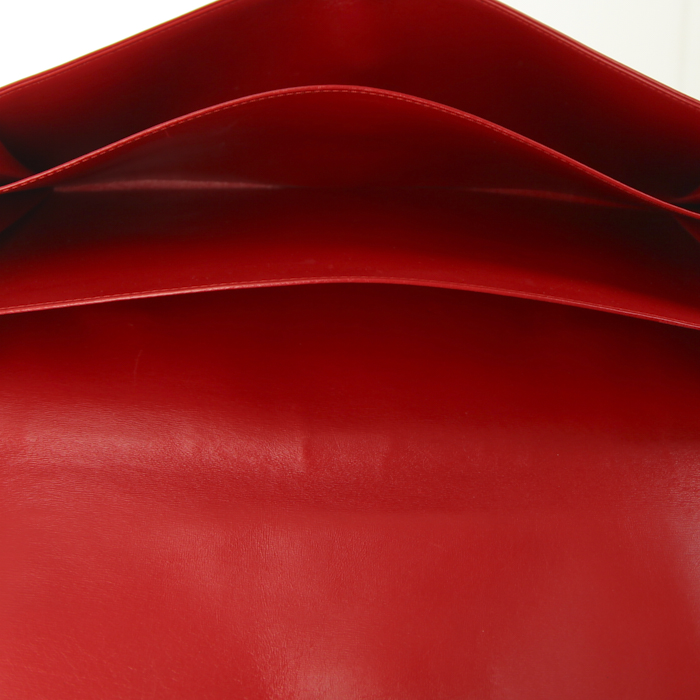 Pochette Louis Vuitton en cuir épi rouge - Detail D2