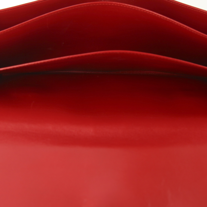 Pochette Louis Vuitton en cuir épi rouge - Detail D3