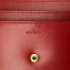 Pochette Louis Vuitton in pelle Epi rossa - Detail D5 thumbnail