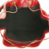 Bolso de mano Louis Vuitton petit Noé en cuero Epi rojo - Detail D2 thumbnail