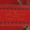 Sac à main Louis Vuitton petit Noé en cuir épi rouge - Detail D3 thumbnail
