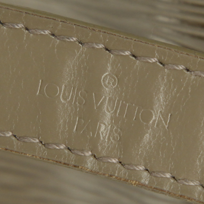 Bolso de mano Louis Vuitton petit Noé modelo pequeño en cuero Epi color topo - Detail D4