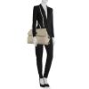 Gucci Bamboo handbag in grey grained leather and black bamboo - Detail D2 thumbnail