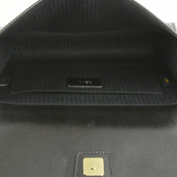 Fendi handbag in black leather - Detail D3