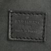 Sac à main Louis Vuitton Pont Neuf en cuir épi noir - Detail D3 thumbnail
