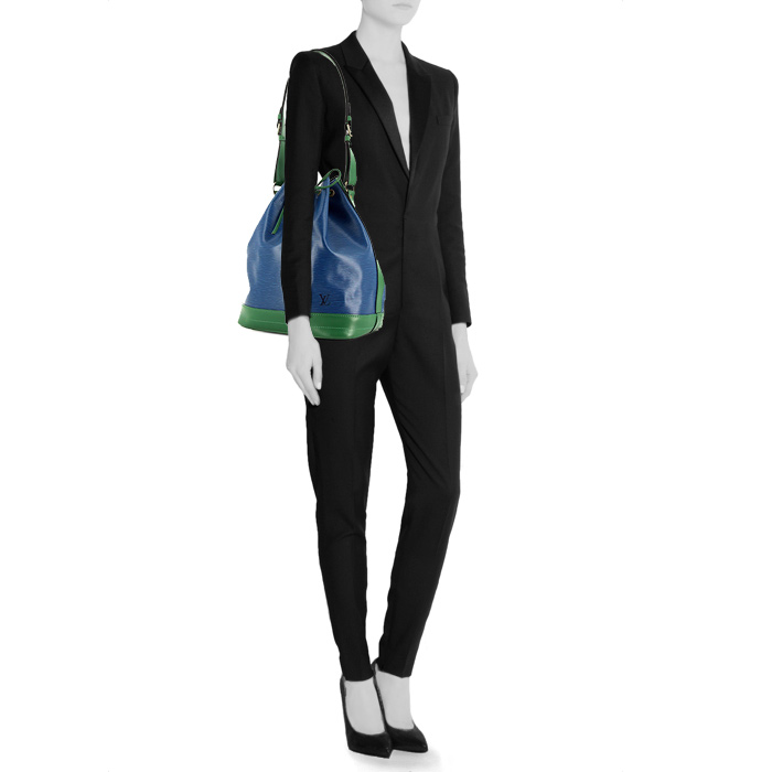 Sac cabas Louis Vuitton petit Noé grand modèle en cuir épi bleu et vert - Detail D1