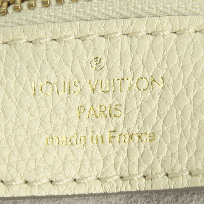 Bolso de mano Louis Vuitton L en cuero mahina blanquecino - Detail D3