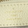 Sac à main Louis Vuitton L en cuir Mahina blanc-cassé - Detail D3 thumbnail