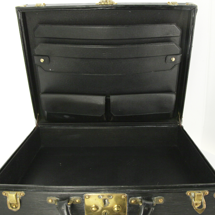 Louis Vuitton President briefcase in black epi leather - Detail D2