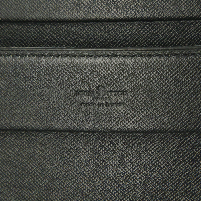 Louis Vuitton President briefcase in black epi leather - Detail D3
