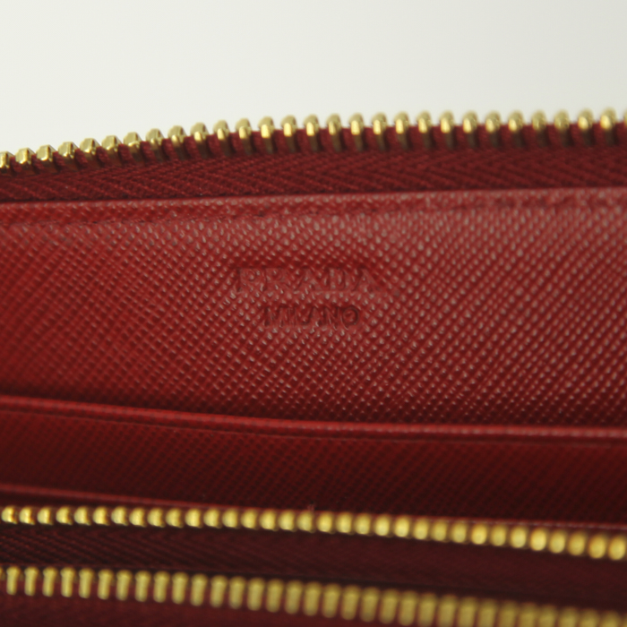 Portefeuille Prada en cuir grainé rouge - Detail D3