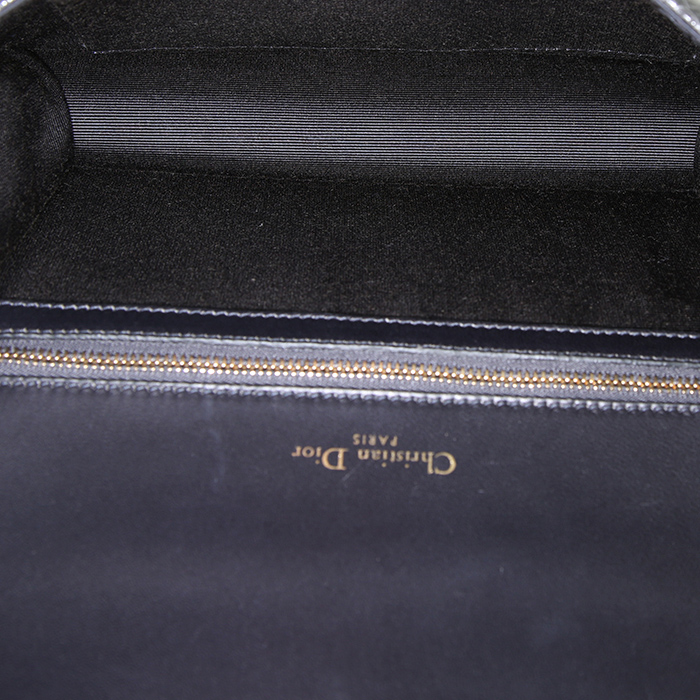 Bolso de mano Dior Diorama en cuero gris - Detail D3