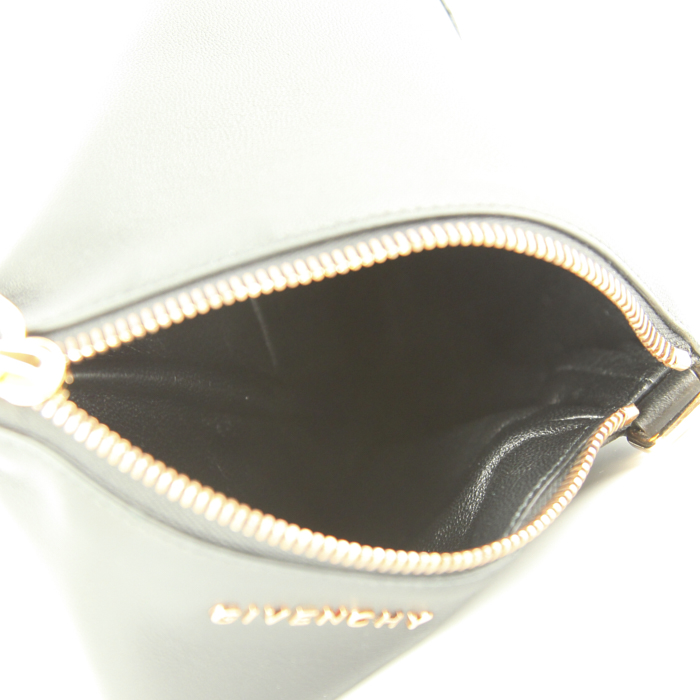 Pochette Givenchy Triangle en cuir noir - Detail D2