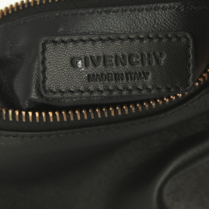 Pochette Givenchy Triangle en cuir noir - Detail D3