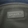 Chanel Grand Shopping shoulder bag in grey blue quilted leather - Detail D4 thumbnail