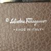 Portefeuille Salvatore Ferragamo en cuir togo marron - Detail D3 thumbnail
