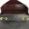 Bolso de mano Chanel Timeless Maxi Jumbo en cuero acolchado negro - Detail D3 thumbnail