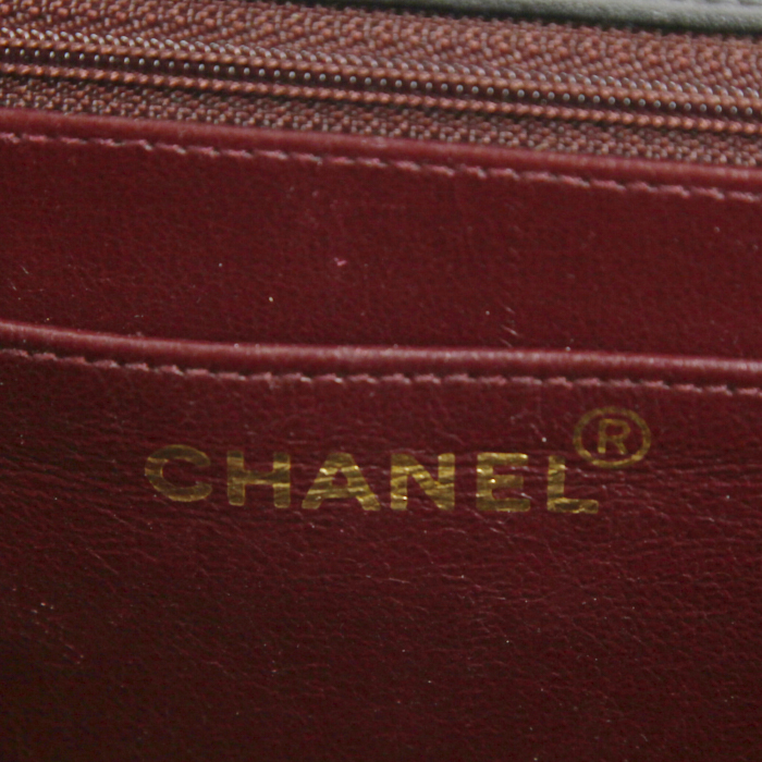 Bolso de mano Chanel Timeless Maxi Jumbo en cuero acolchado negro - Detail D4