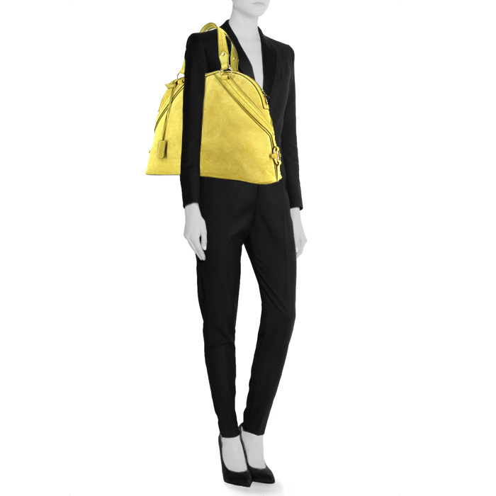 Sac à main Yves Saint Laurent Muse grand modèle en daim vert-anis - Detail D1