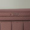 Billetera Hermes Béarn en cuero granulado rosa - Detail D2 thumbnail